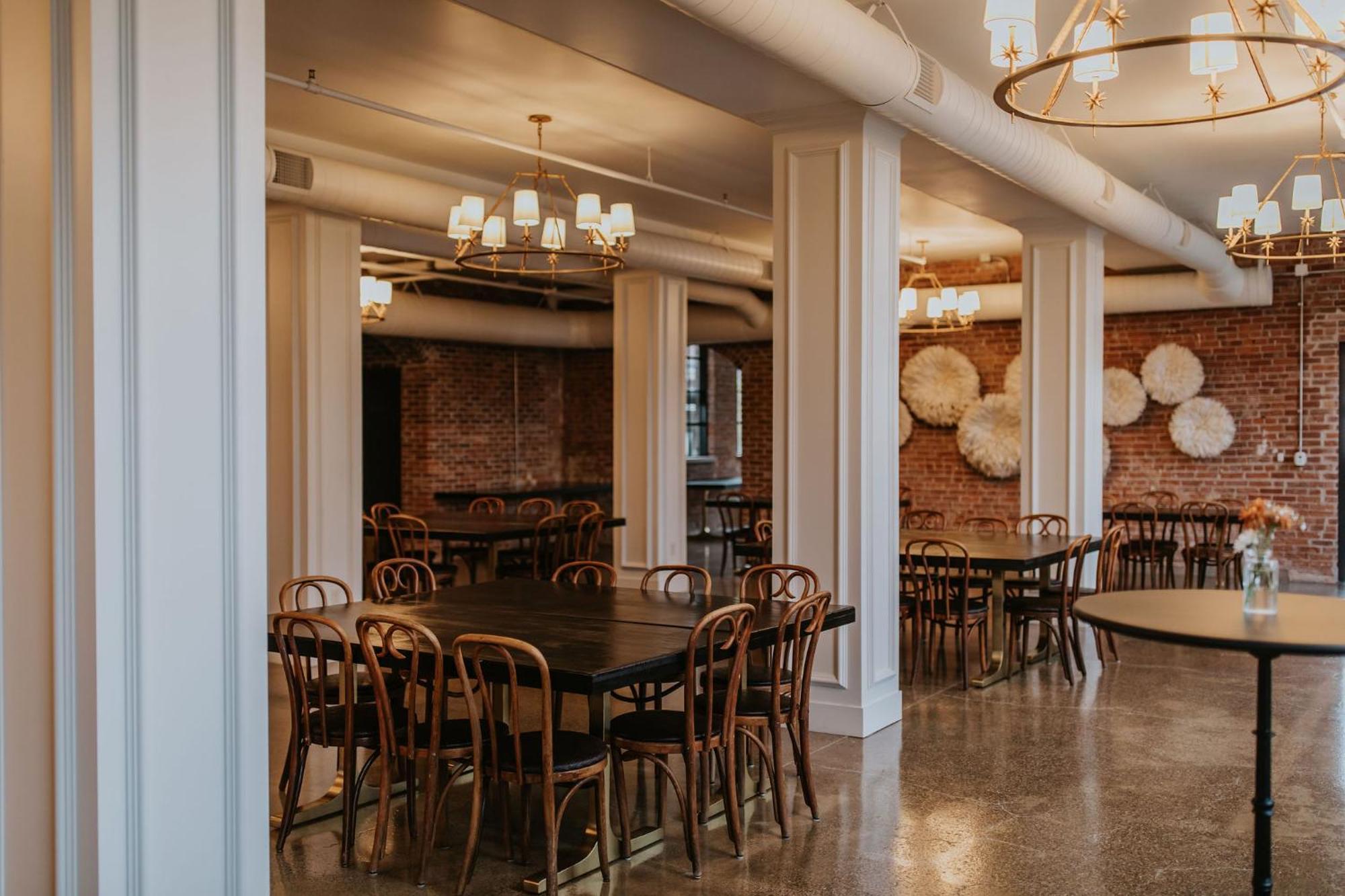 Hatchery Hotel & Event Center La Crosse Bagian luar foto