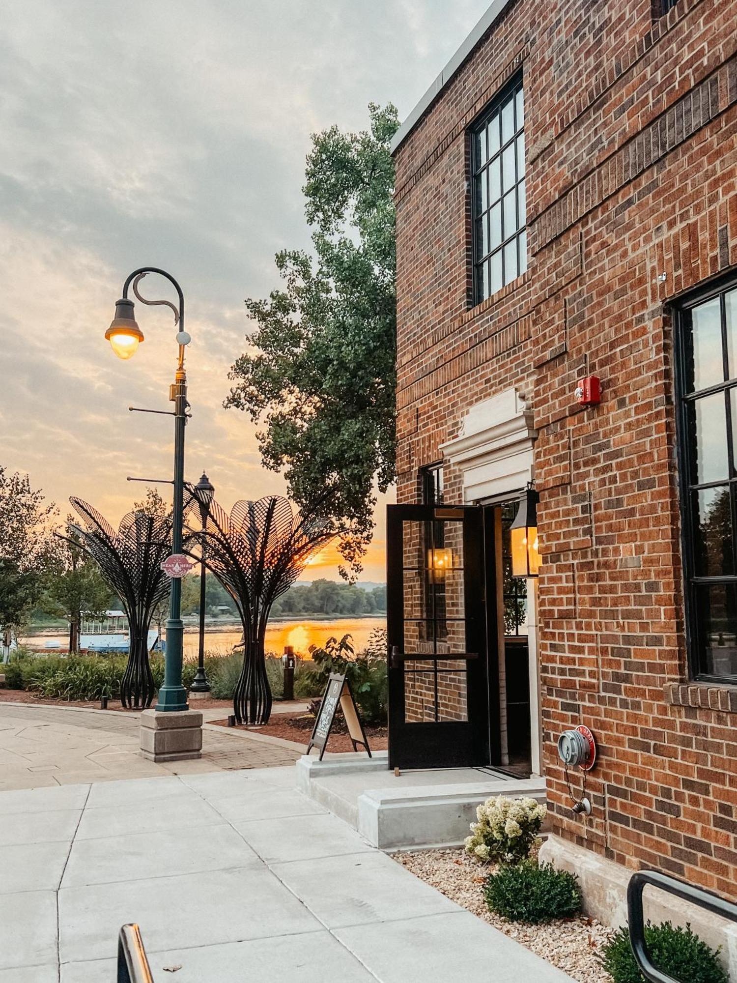 Hatchery Hotel & Event Center La Crosse Bagian luar foto