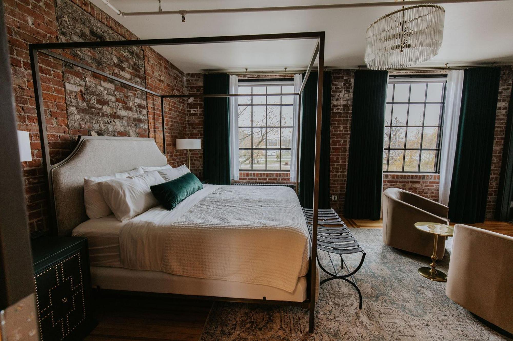 Hatchery Hotel & Event Center La Crosse Bagian luar foto