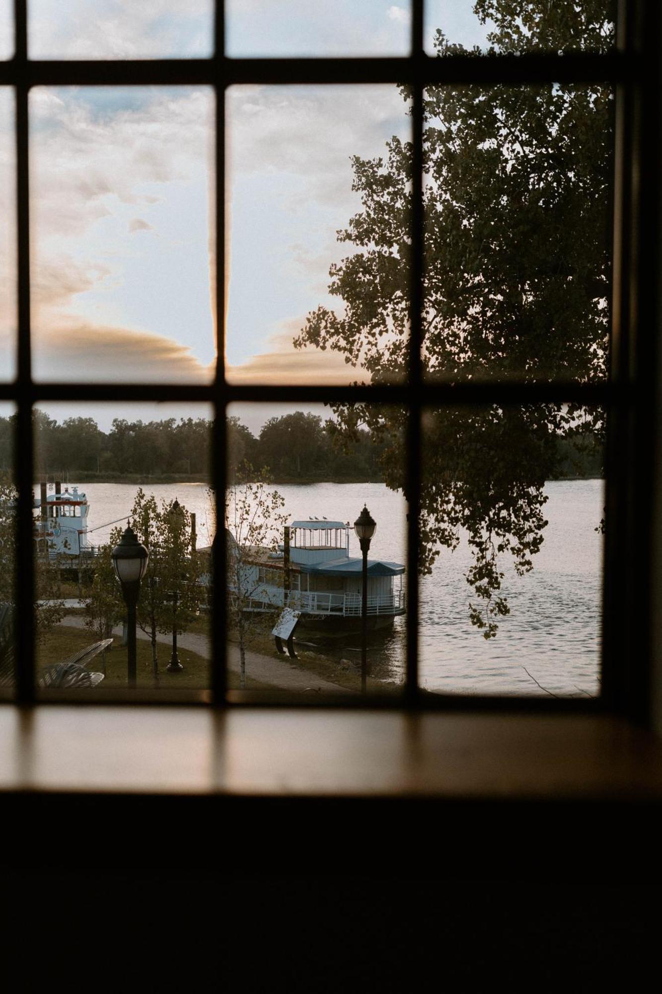 Hatchery Hotel & Event Center La Crosse Bagian luar foto