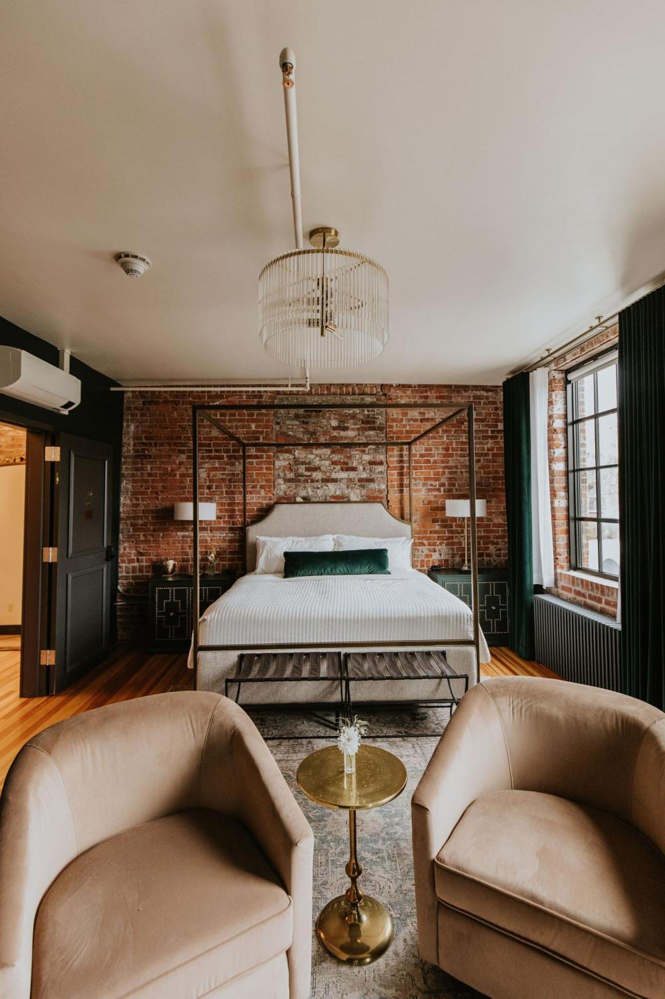 Hatchery Hotel & Event Center La Crosse Bagian luar foto